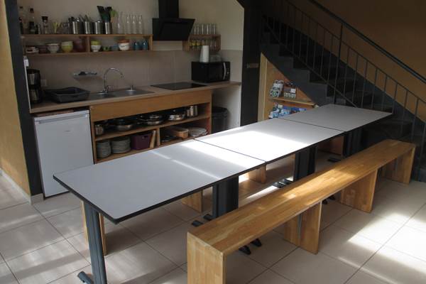 Grande table fonctionnelle et pratique pour les retrouvailles de famille