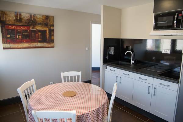 Cuisine indépendante équipée du logement familial.