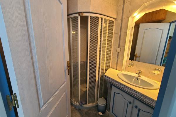 Espace lavabo chambre Bleuets