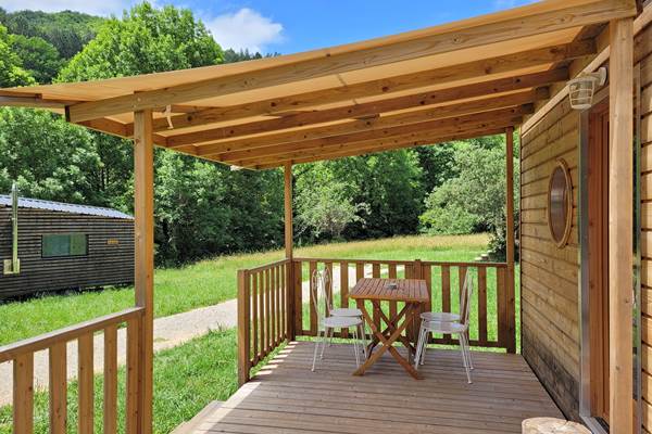 Tiny house Eglantine terrasse et table
