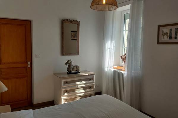 chambre petit gîte Avallon Bourgogne LA FERME DU BOIS DIEU3