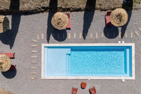 Piscine extérieure vue aérienne