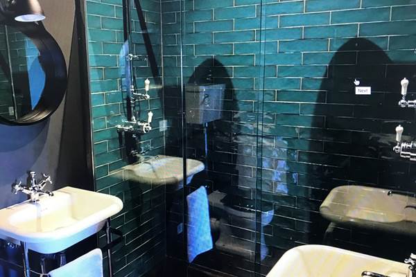 En tête à tête sous la douche