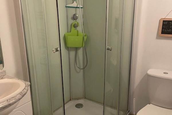 Shower room in Water Lilies