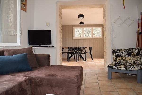 Les gîtes de Moussan - Montbrun Les Bains - coins salon et salle à manger - RDC - gîte 4
