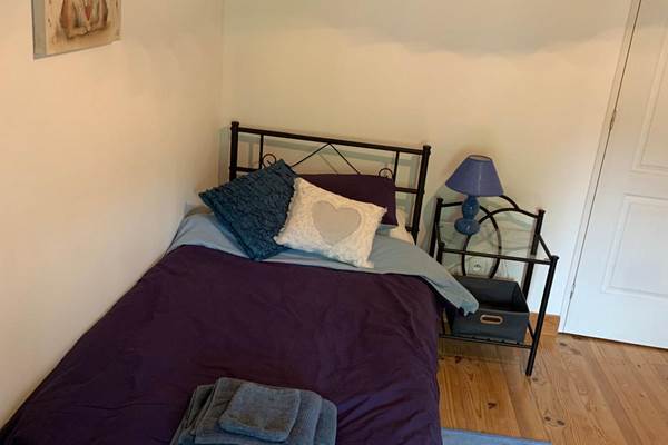 Single Bedroom in Poppies