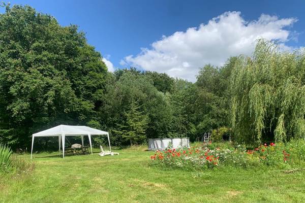 Extensive gardens for guests use