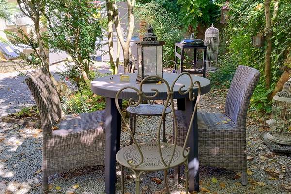 16-bis-gite-hotel-marssac-jardin-coin-rep