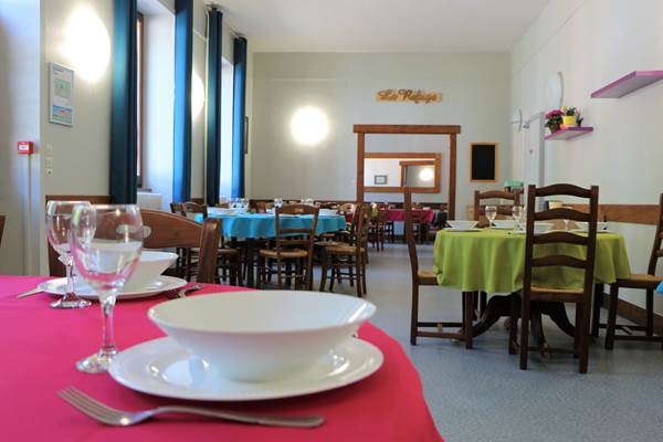05 le refuge SALLE A MANGER