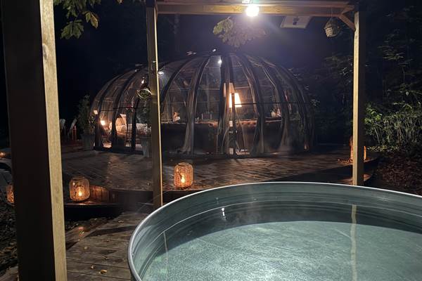 Bain nordique privatif illimité : bien-être unique en pleine nature, été comme hiver.