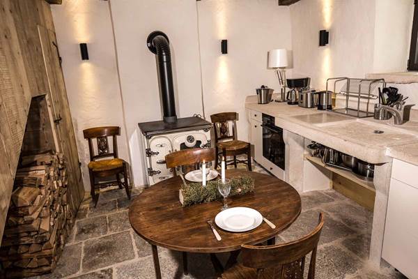 ColombierChateauMedievalJuraGiteInsoliteHautdeGamme-Cuisine