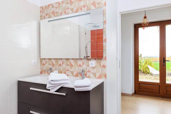 Salle de bain RDC du gîte La ferme de Wary