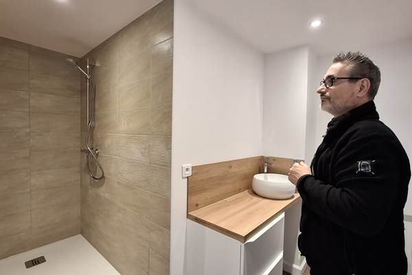 Nouvelle salle de bain de la chambre Bleue aux Gîtes de Monte Blanco à Montblanc près de Béziers