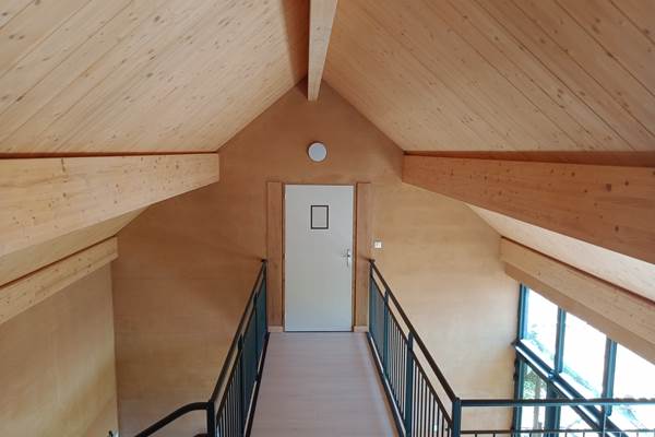 Le bois et l'argile omniprésents procurent une sensation de bien être relaxante