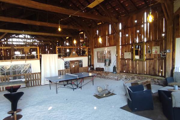 BRITAVIT espace détente et jeux dans l'ancien séchoir à tabac