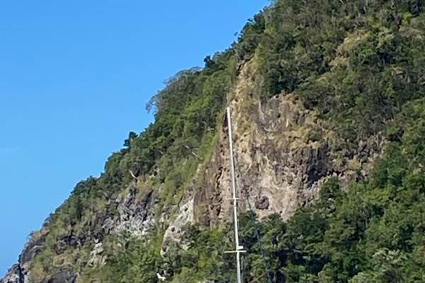 Kaona à la bouée au port de Deshaies