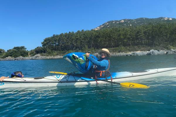Abbartello Corse vider un kayak en eau profonde-photo-news