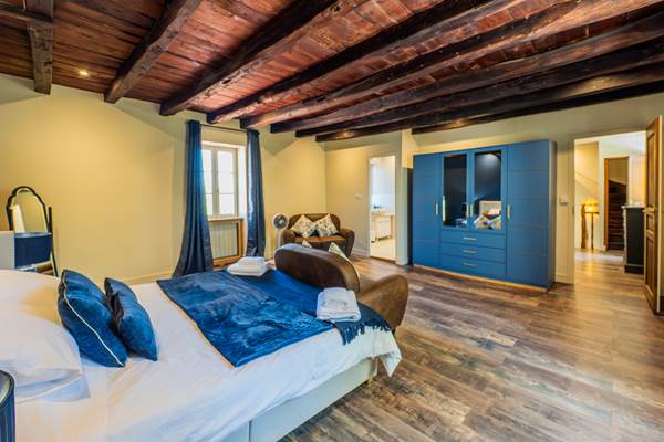 Blue room 3