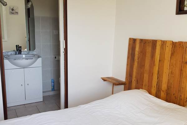 chambre et salle de bain