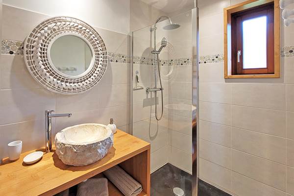 salle-de-bain-chalet-pelardon-1