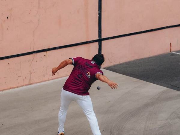 Partie de Pelote sur la Place