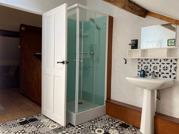 Photo de la salle de bain de la Chambre Champagne - Chambres d'hôtes La Grange Richard à Dinsac