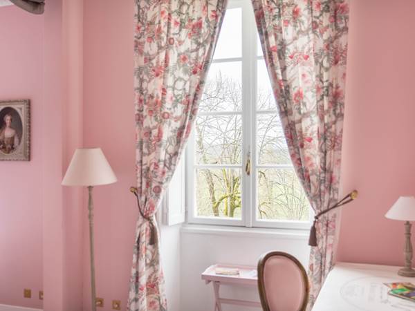 Chambre rose bureau