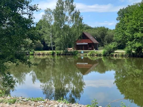 le chalet limousin, vue de l'e´tang