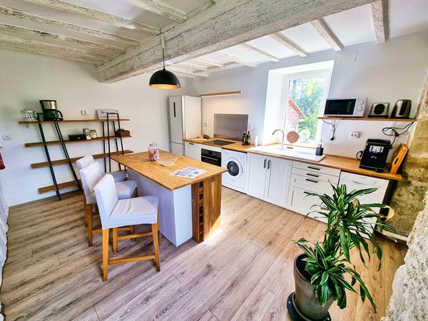 cuisine-gite-le-cottage-vue-ensemble-location-lauragaise.jpg