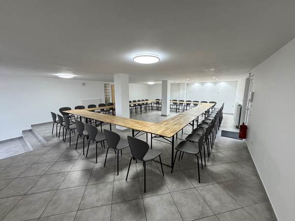 salle-confluence-reunion-professionnelle-entree.jpg
