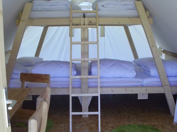 int tente lit