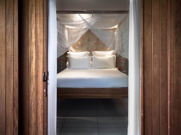 <img src="chemin-de-l-image.jpg" alt="Literie de qualité dans la suite Carriacou à l'hôtel La Maison de Clémentine, Fort-de-France, Martinique" />