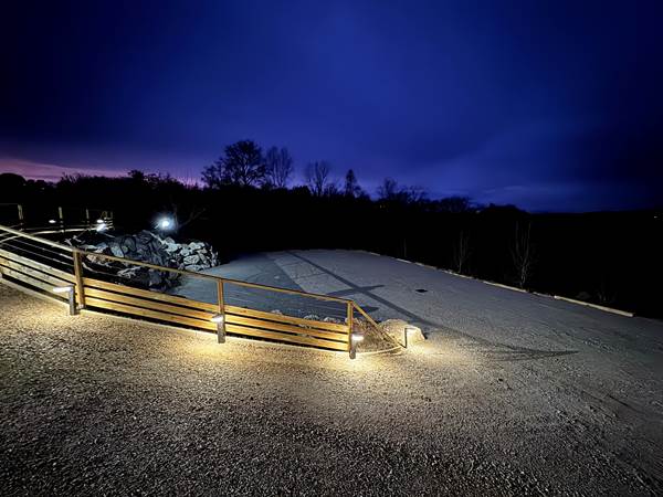 parking-eclaire-nuit-domaine-lauragais.jpg