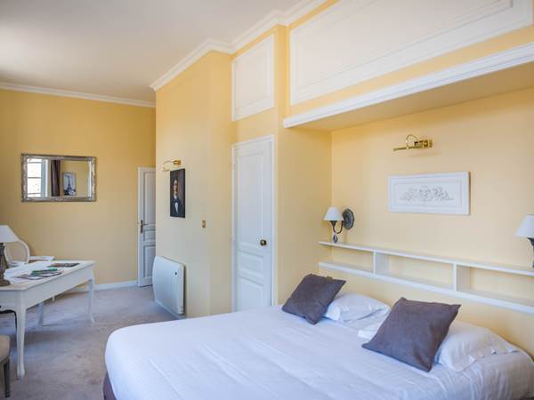 Chambre triple Jaune Château