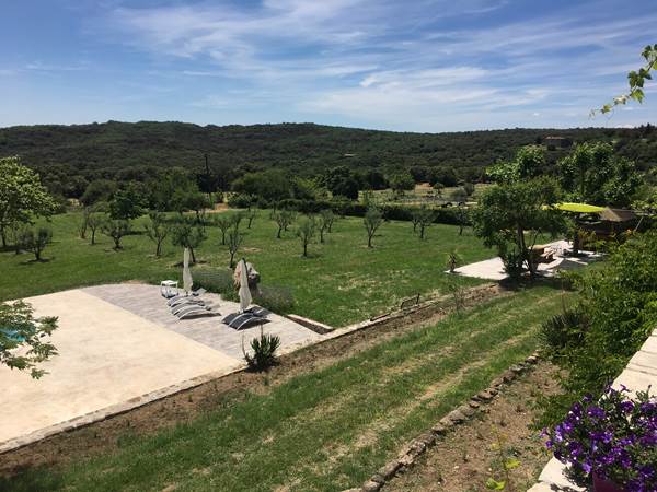 piscine et terrasse d'été