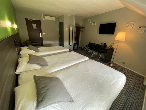 Chambre Triple Climatisée - 3 Lits Simples