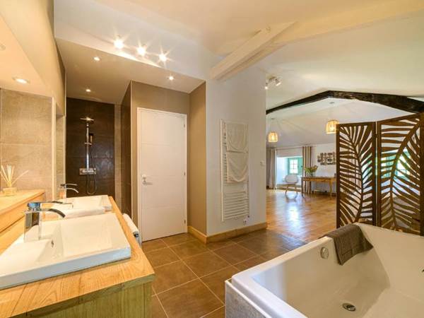 chambre-hote-manoir-courbiac-piscine