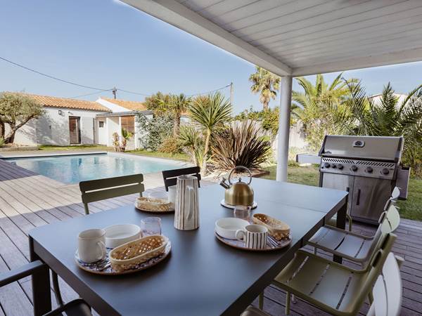 Villa Bleu Baya piscine terrasse table à manger