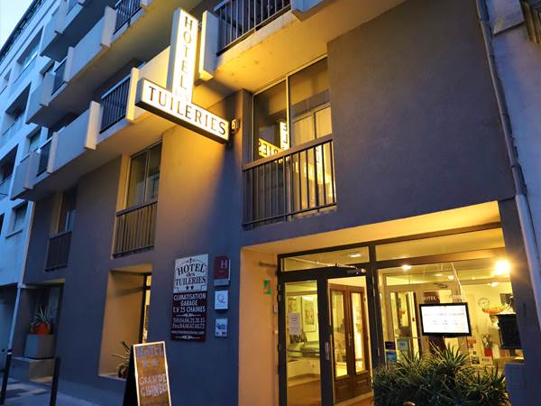 Hôtel des Tuileries plein centre Nîmes dans un rue calme