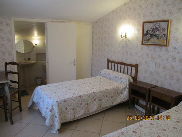 Gite des Oliviers Valros - chambre 2 lits 2