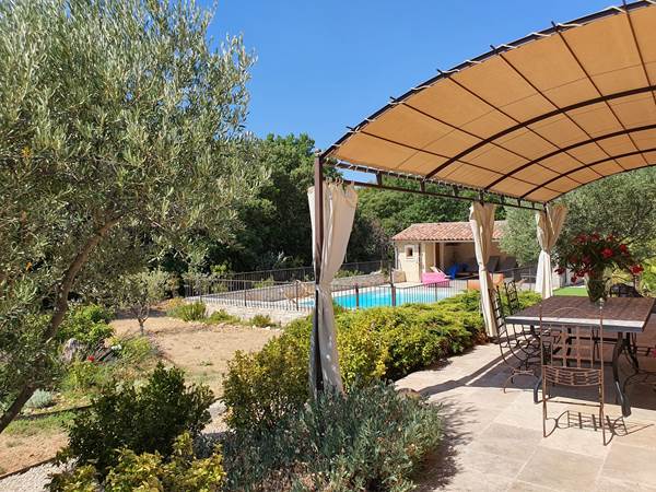 Terrasse au soleil et pergola