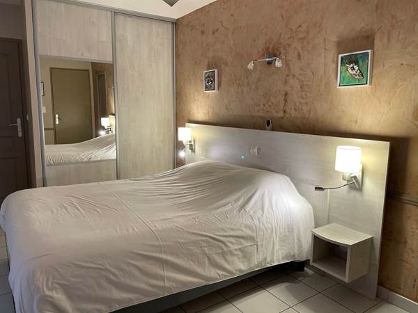 Chambres 103 hotel les peupliers loriol du comtat