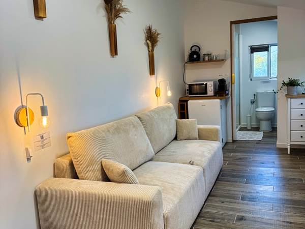 studio-le-lodge-interieur-chaleureux-et-pratique.jpg