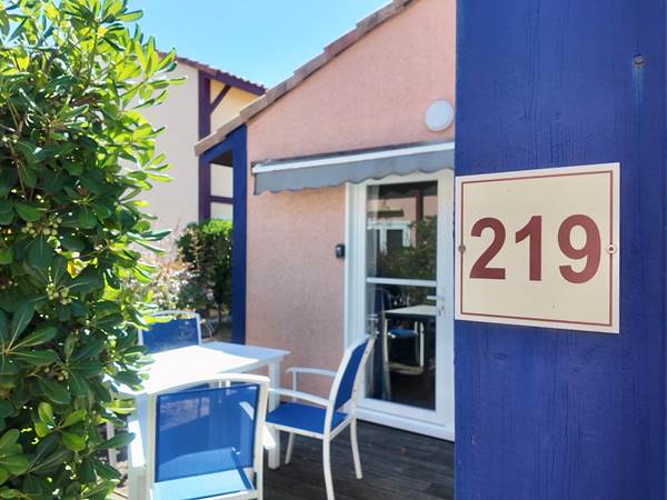 terrasse privative et salon de jardin