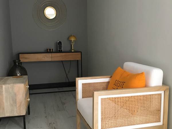Chambre d'hôtes Safran près de Cahors : le coin salon apaisant