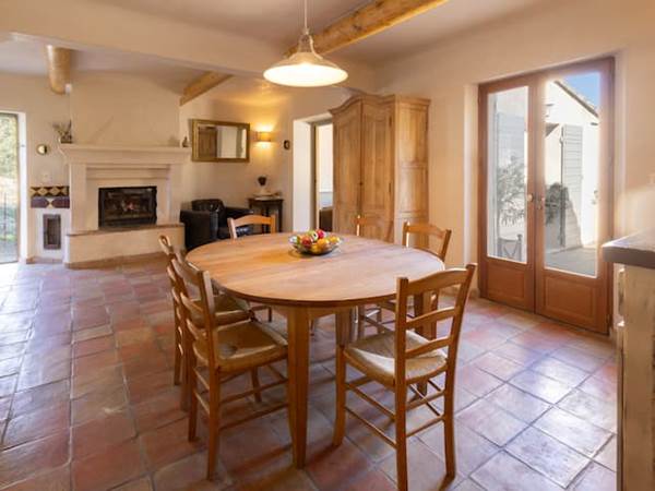 Salle à manger spacieuse 
