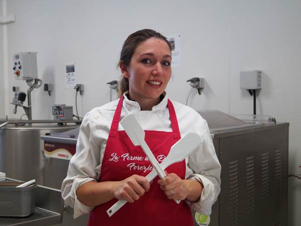 Julie_-_Ferme_des_delices-Anne-Sophie_CHARBONNIER___OT_Forez-Est-34353