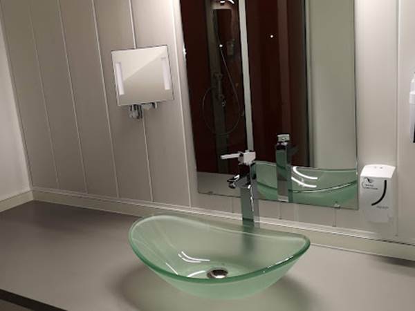 HÔTEL-RESTAURANT-LE-CHEVAL-BLANC-Chambre-quadruple-lavabo