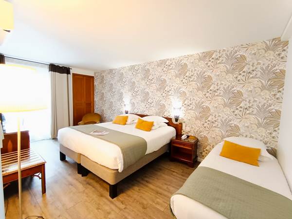 Chambre triple avec grand balcon
