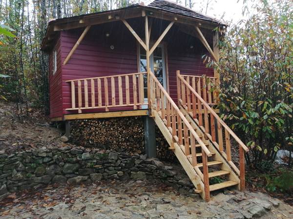 les bois de saint auvent cabane sur pilotis